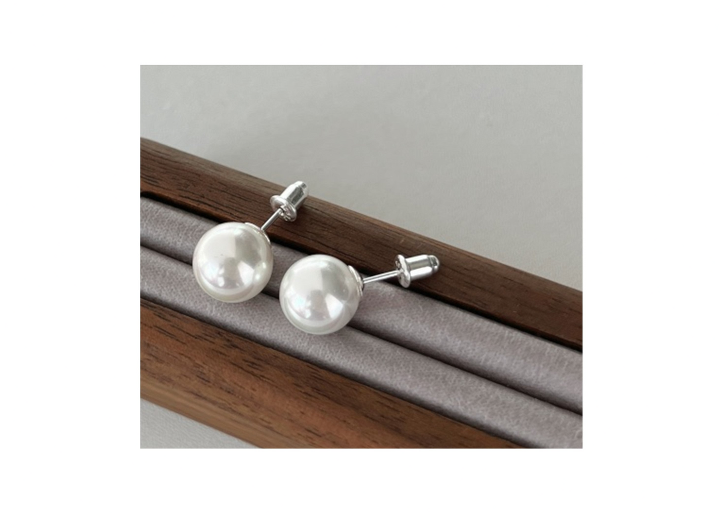 ALICE 6mm White Pearl Stud Earrings