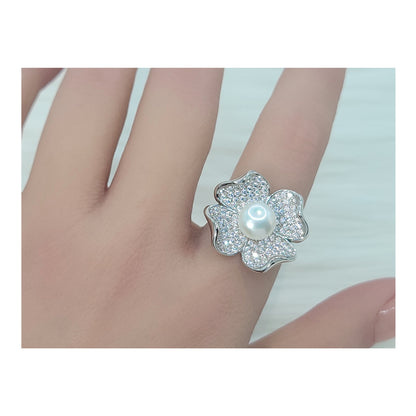 LILY Pearl Flower Ring in Sterling Silver