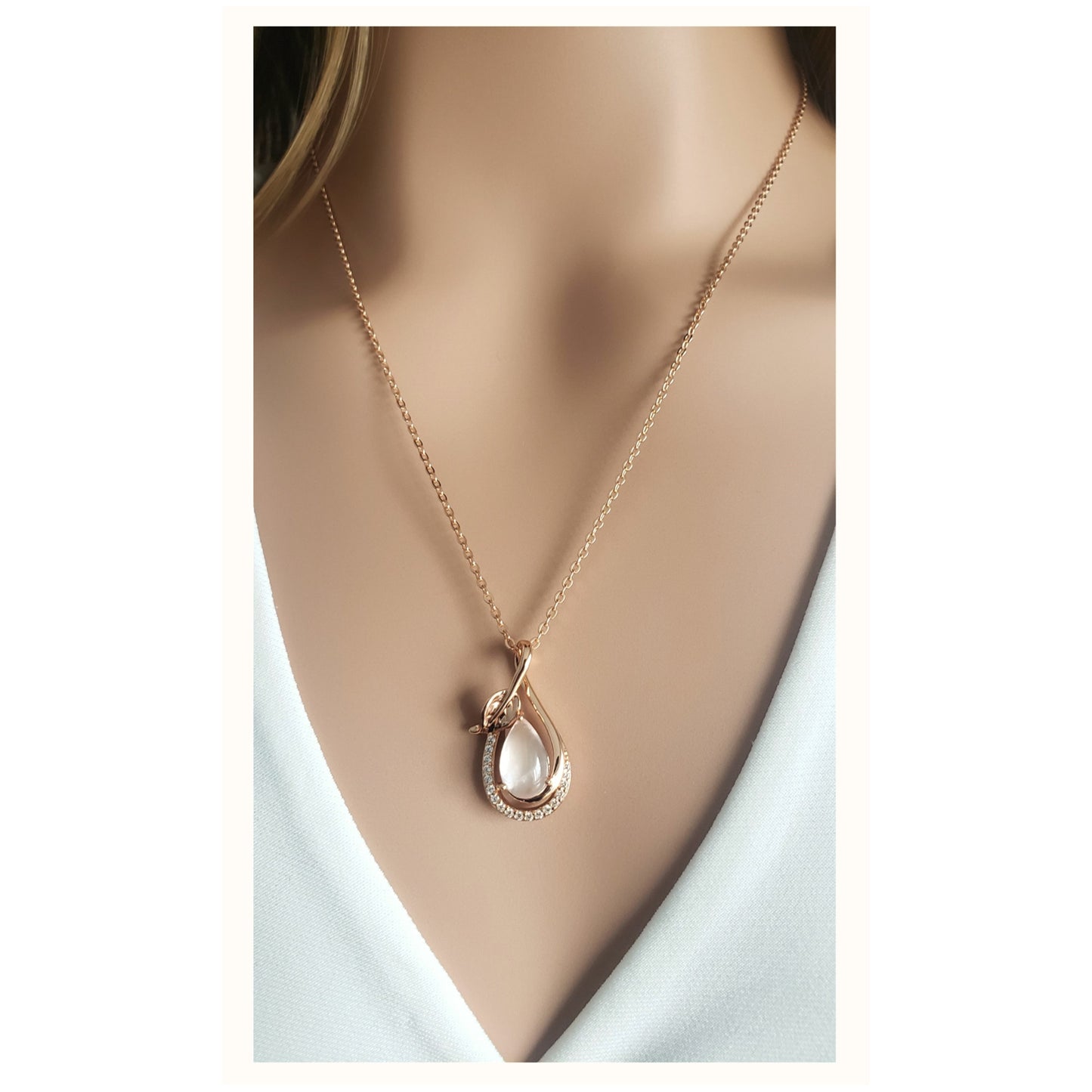 LOUISE Rose Quartz Pendant Necklace 18K Rose Gold Plated