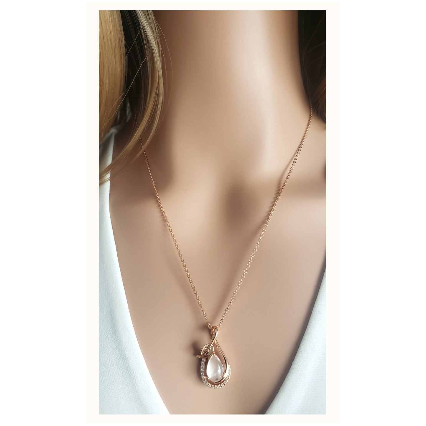 LOUISE Rose Quartz Pendant Necklace 18K Rose Gold Plated