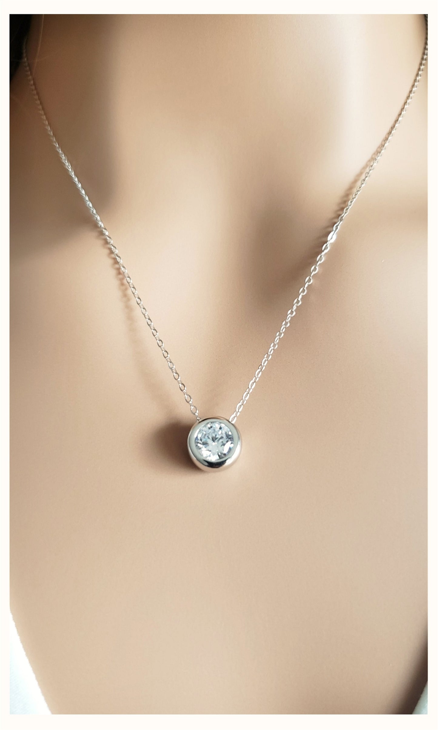 STEFANIE Round Cut Necklace Solitaire Pendant