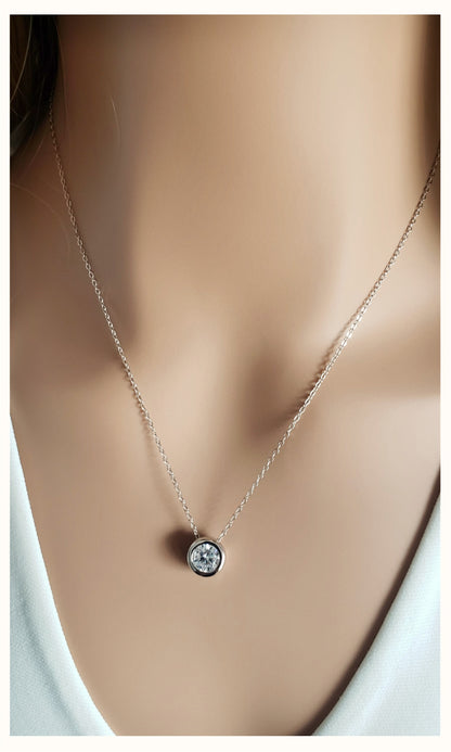 STEFANIE Round Cut Necklace Solitaire Pendant